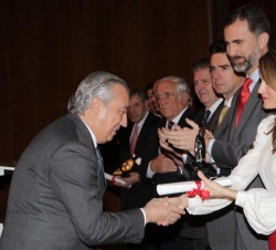 La Príncesa de Asturias entrega la acreditación en la categoría Extraordinaria al presidente de la Entidad Pública Empresarial RENFE-Operadora, Julio 